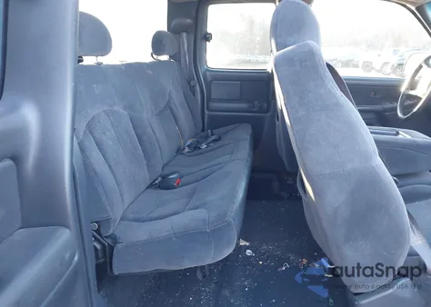 2001 Chevrolet Silverado 1500 Ls z USA, uszkodzony, nr VIN 2GCEC19T111176870